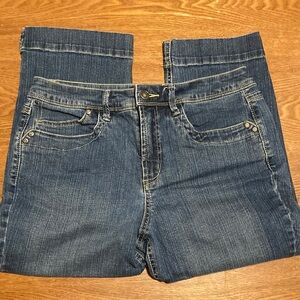 🤎 Gloria Vanderbilt Women’s Denim Capris (size 6)